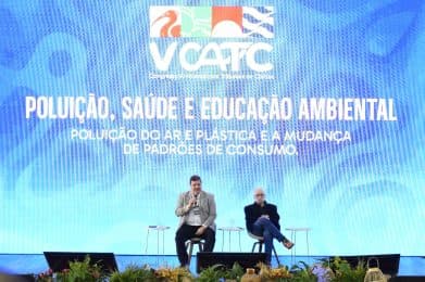V CATC: Palestra abre último dia do congresso com humor, ciência e reflexões sobre o futuro das cidades