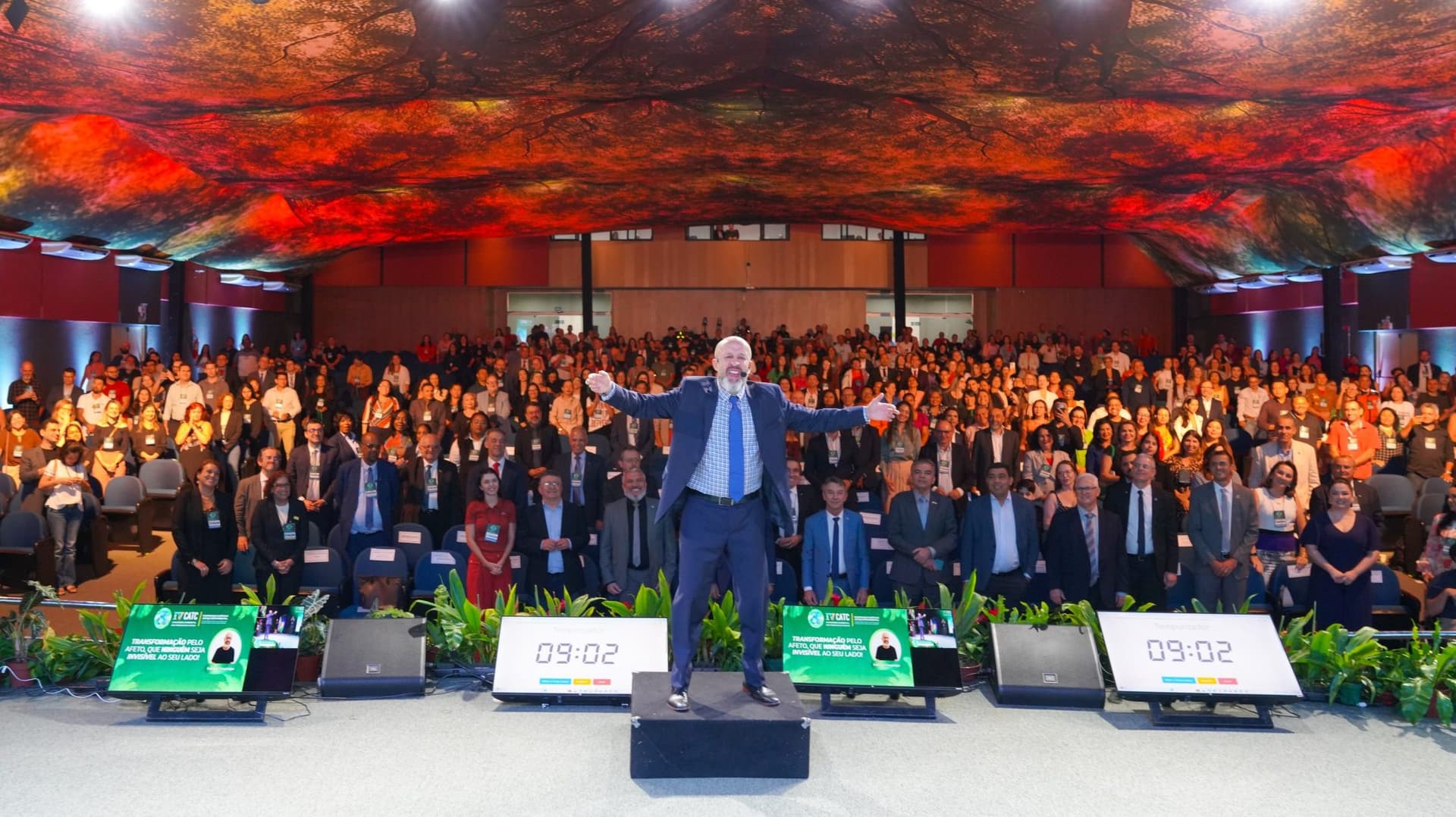 IV CATC: Fabrício Carpinejar emociona e provoca reflexões na abertura do evento